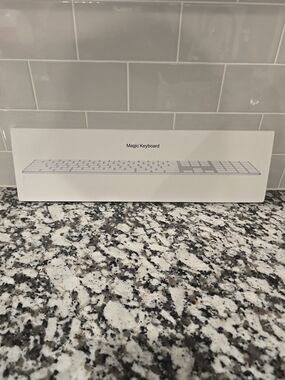 Magic Keyboard with Numeric Keypad, Silver/White A1843